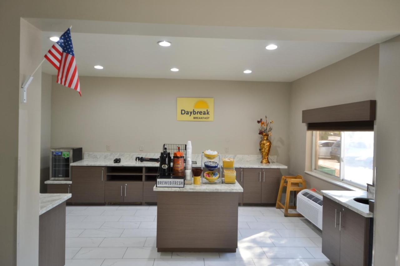 Days Inn & Suites By Wyndham Airport Albuquerque Ngoại thất bức ảnh