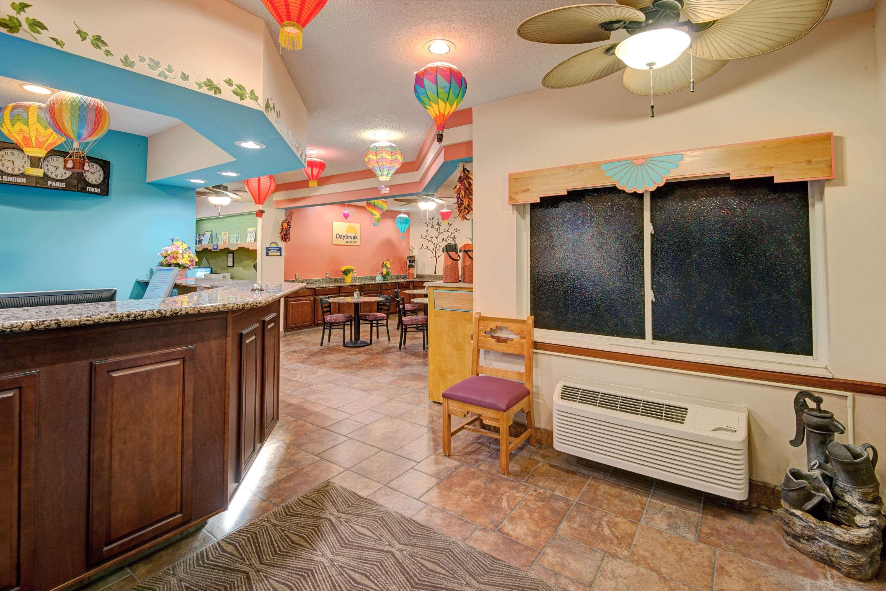 Days Inn & Suites By Wyndham Airport Albuquerque Ngoại thất bức ảnh